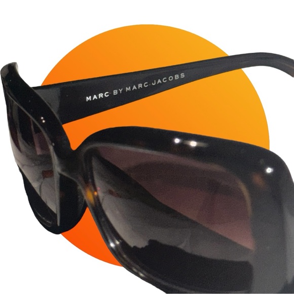 Marc by Marc Jacob’s sunglasses, case and cloth. Like New! - Picture 5 of 8